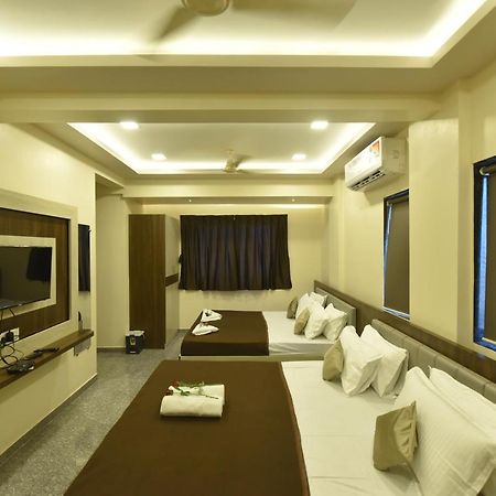 Hotel Sitara Inn Ratnāgiri Buitenkant foto