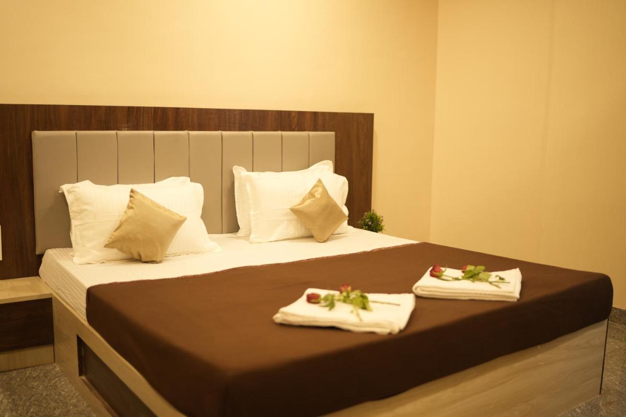 Hotel Sitara Inn Ratnāgiri Buitenkant foto