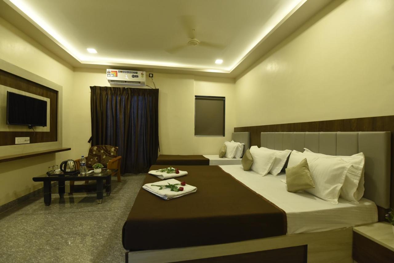 Hotel Sitara Inn Ratnāgiri Buitenkant foto