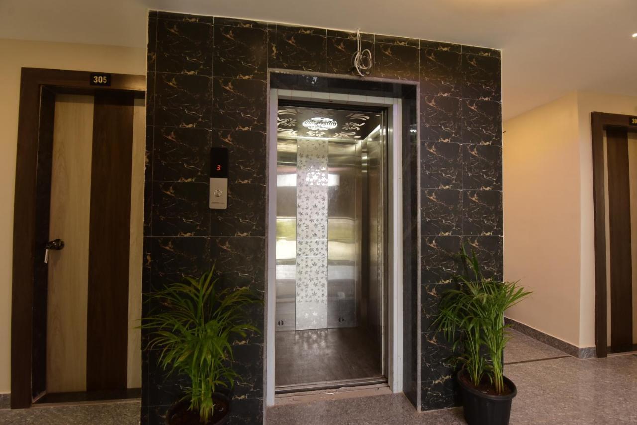 Hotel Sitara Inn Ratnāgiri Buitenkant foto